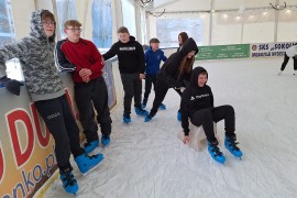 Uczniowie Sp2 na lodowisku